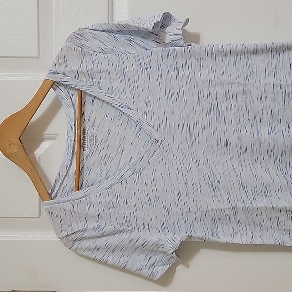 Old Navy V-neck Tee - Picture 2 of 4